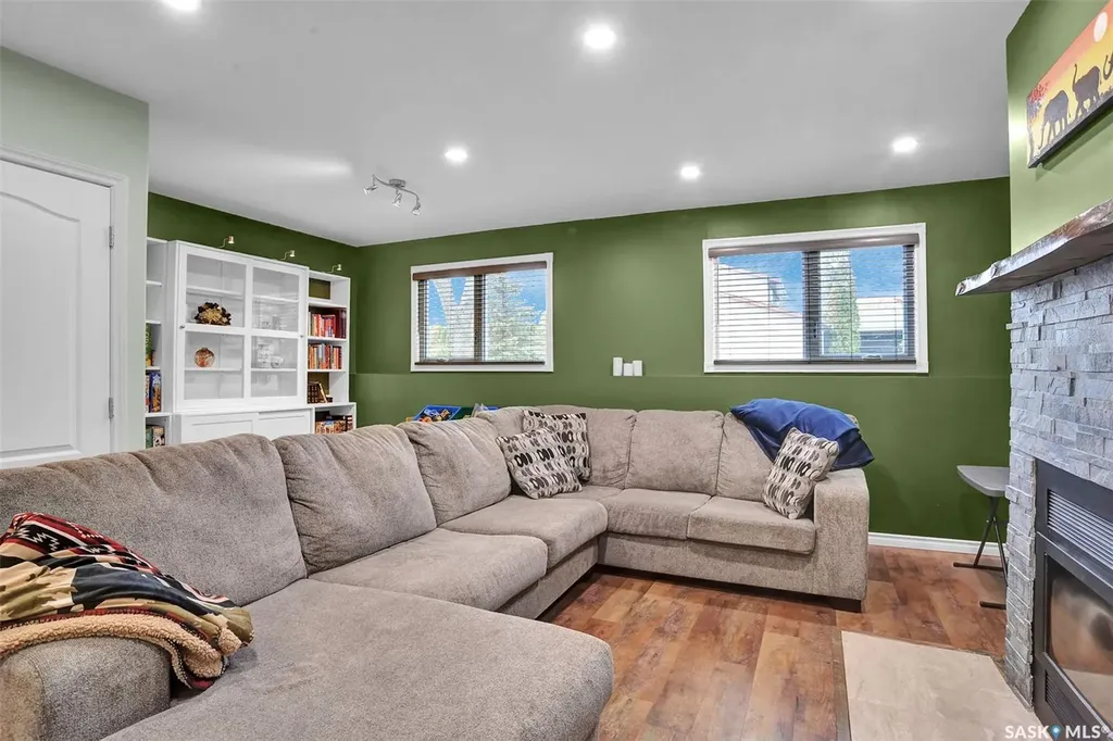 4903 Mctavish Street Regina SK S4S 6S9