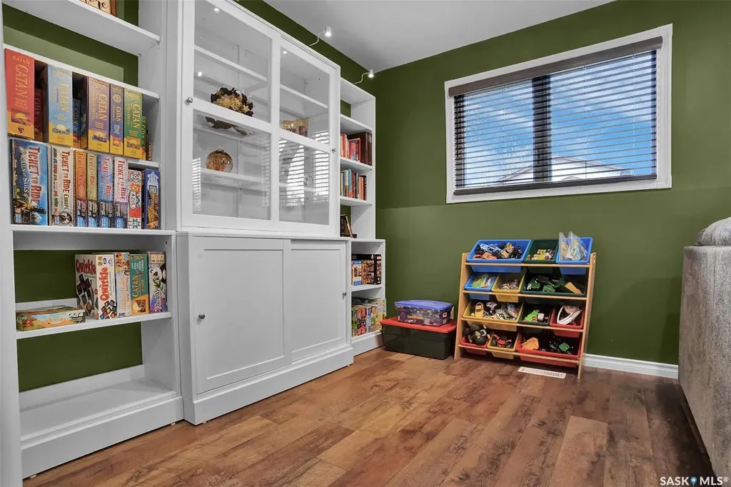 4903 Mctavish Street Regina SK S4S 6S9