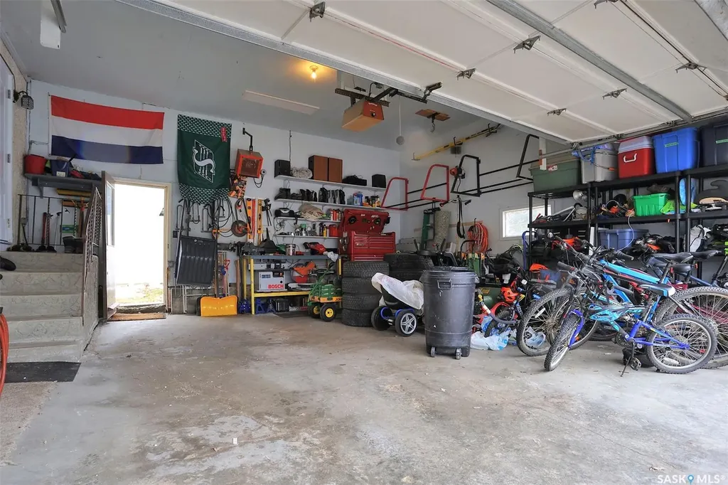 4903 Mctavish Street Regina SK S4S 6S9