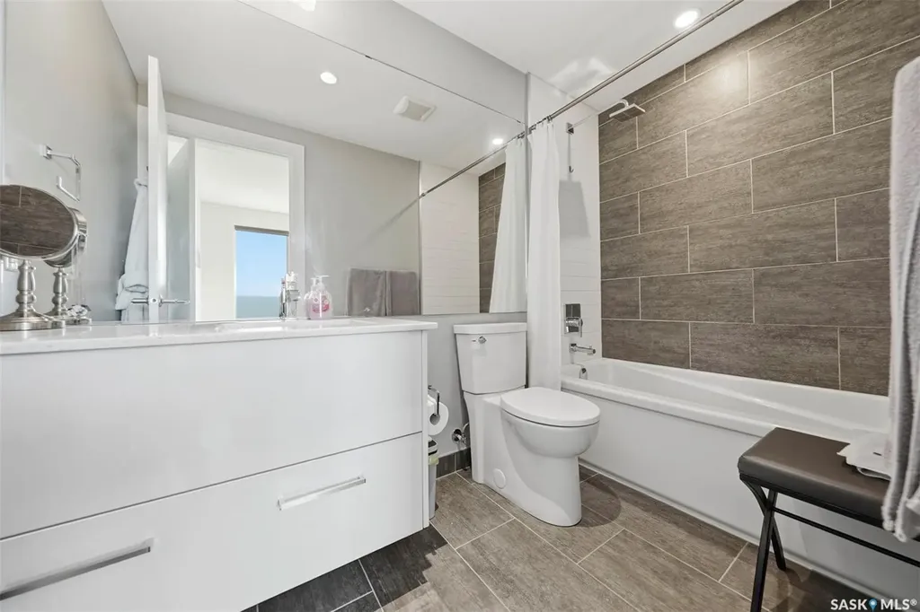 409 B Avenue S Saskatoon SK S7M 5M8