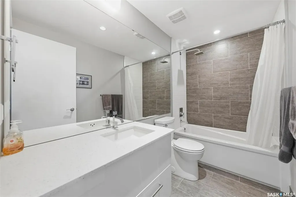 409 B Avenue S Saskatoon SK S7M 5M8