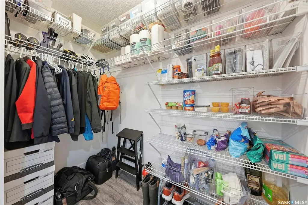 409 B Avenue S Saskatoon SK S7M 5M8