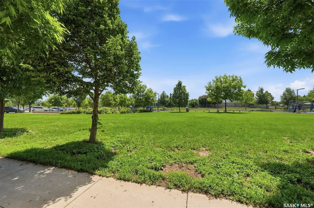 409 B Avenue S Saskatoon SK S7M 5M8