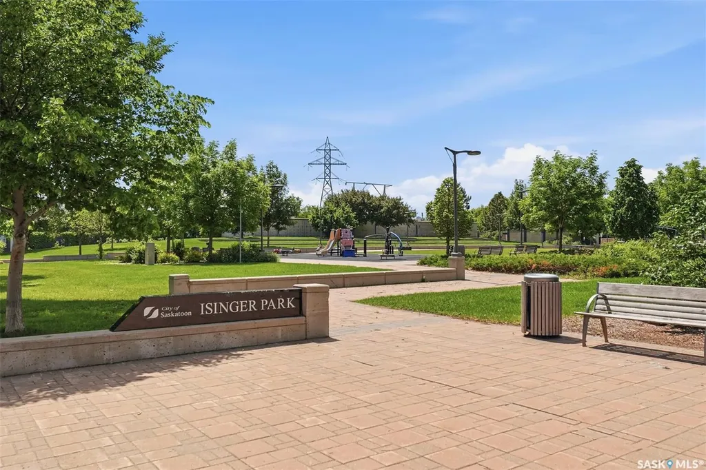 409 B Avenue S Saskatoon SK S7M 5M8