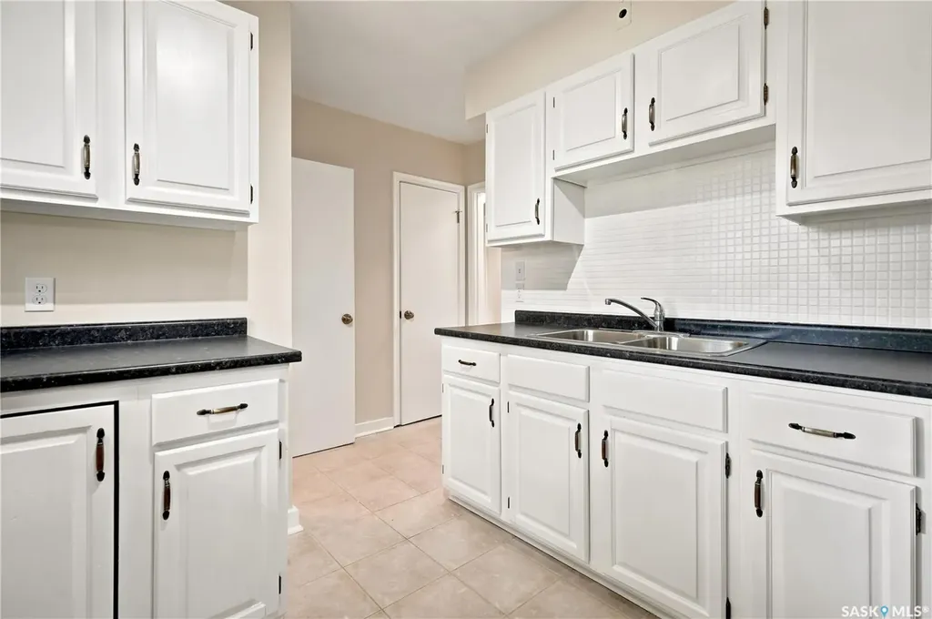 2928 Queen Street Regina SK S4S 2E4