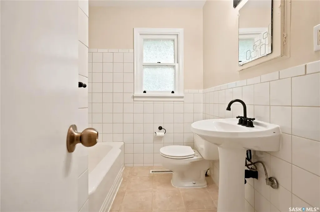 2928 Queen Street Regina SK S4S 2E4