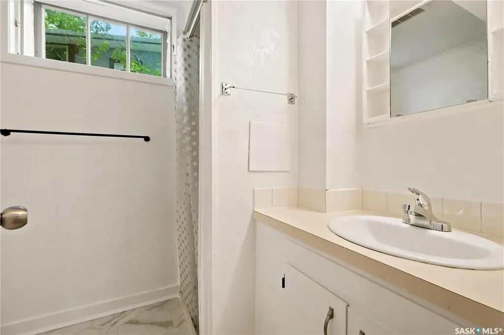 2928 Queen Street Regina SK S4S 2E4