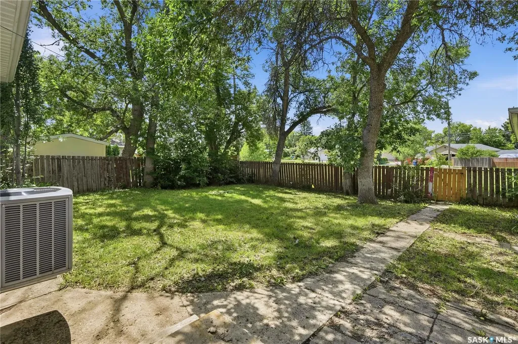 2928 Queen Street Regina SK S4S 2E4