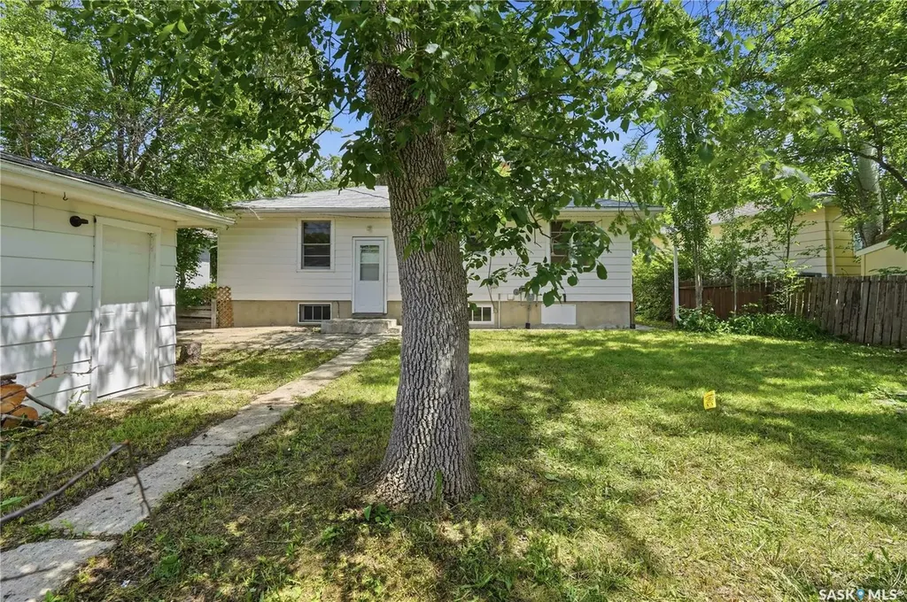 2928 Queen Street Regina SK S4S 2E4
