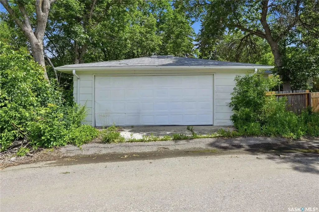 2928 Queen Street Regina SK S4S 2E4