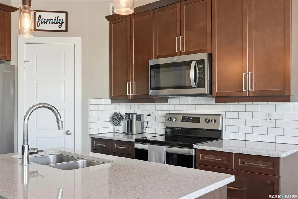 118 Stromberg Crescent Saskatoon SK S7L 6M9