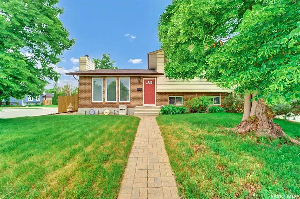 703 Candle Court Saskatoon SK S7K 4Z9