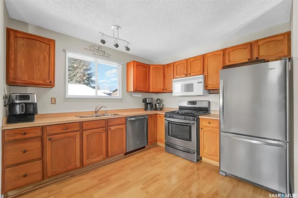 703 Candle Court Saskatoon SK S7K 4Z9