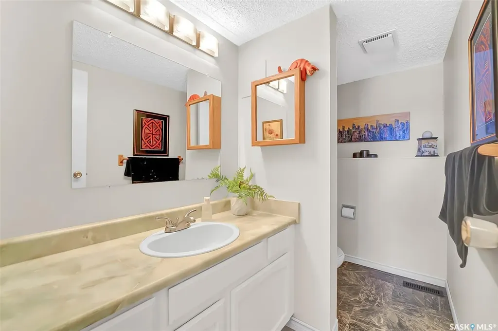 703 Candle Court Saskatoon SK S7K 4Z9