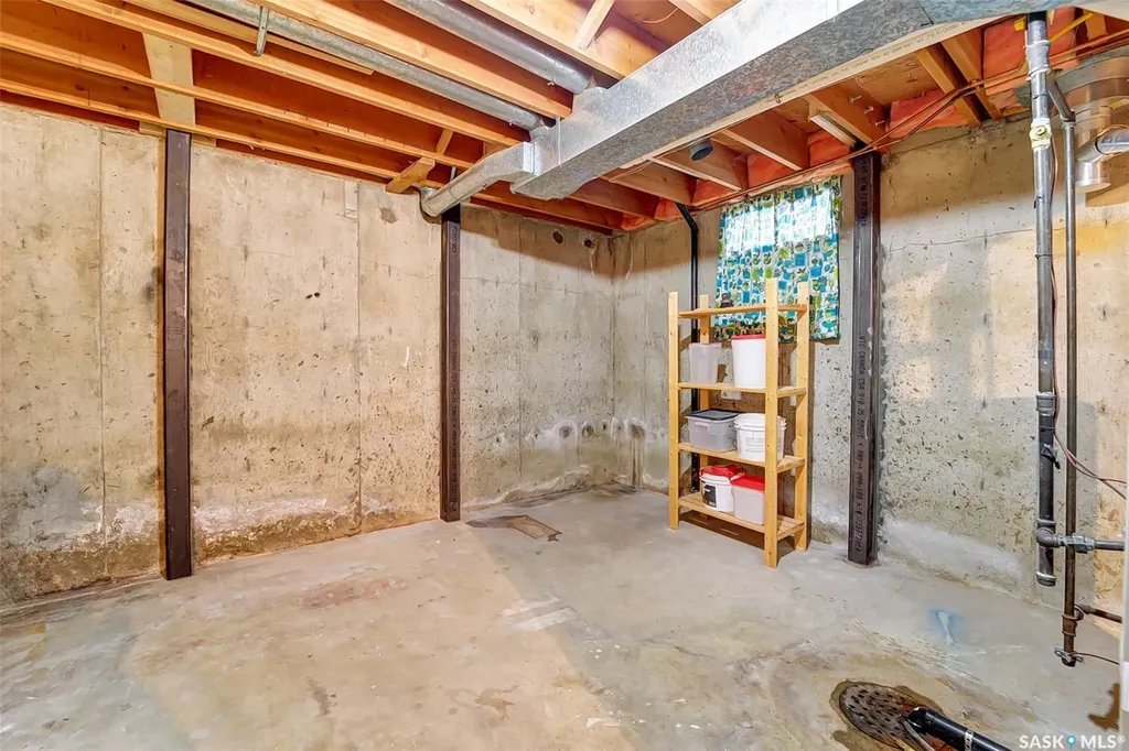 703 Candle Court Saskatoon SK S7K 4Z9