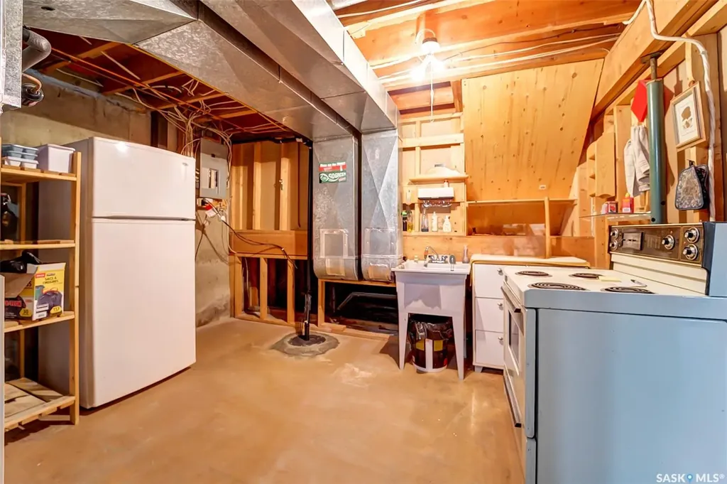 703 Candle Court Saskatoon SK S7K 4Z9
