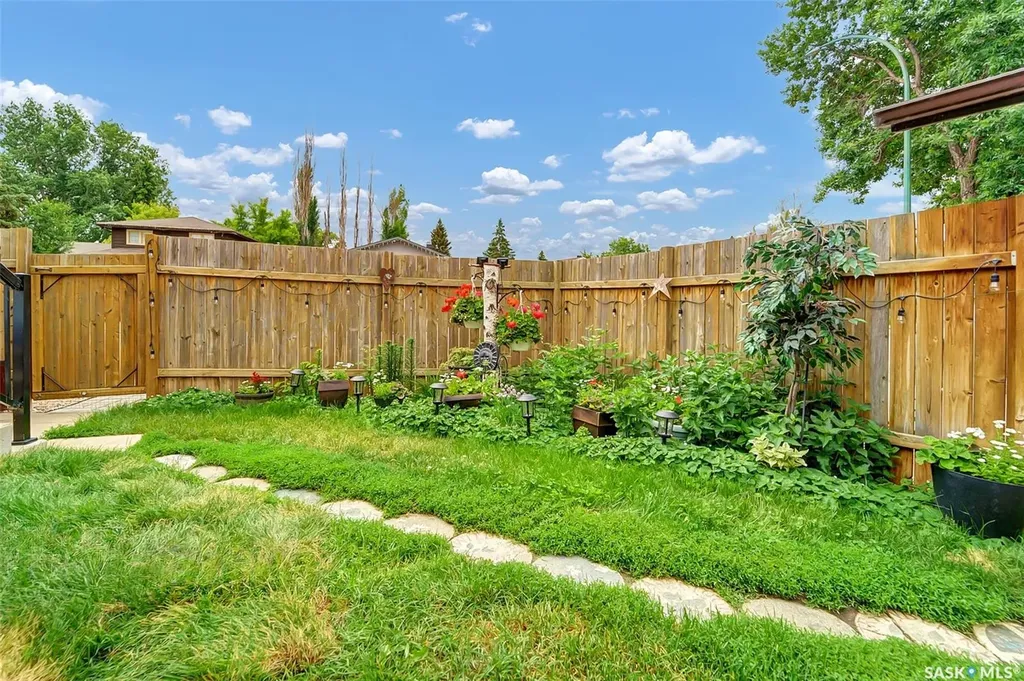 703 Candle Court Saskatoon SK S7K 4Z9