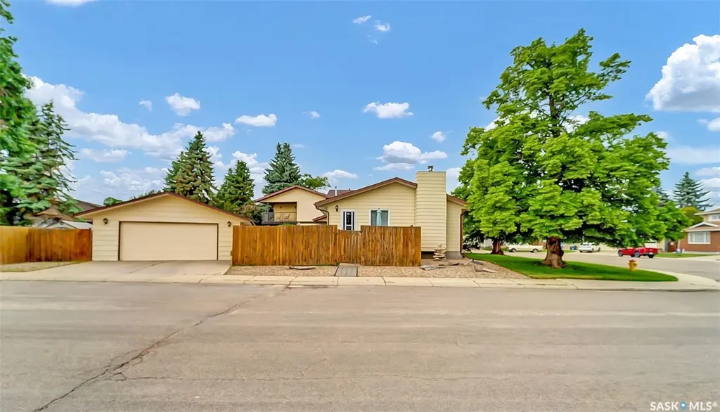 703 Candle Court Saskatoon SK S7K 4Z9