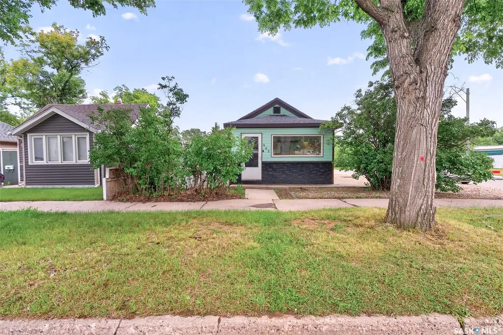 965 Stadacona Street W Moose Jaw SK S6H 2A9