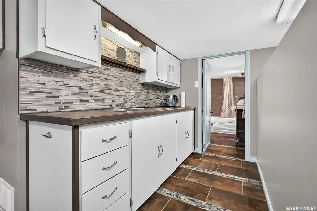 965 Stadacona Street W Moose Jaw SK S6H 2A9