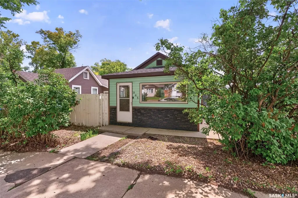 965 Stadacona Street W Moose Jaw SK S6H 2A9