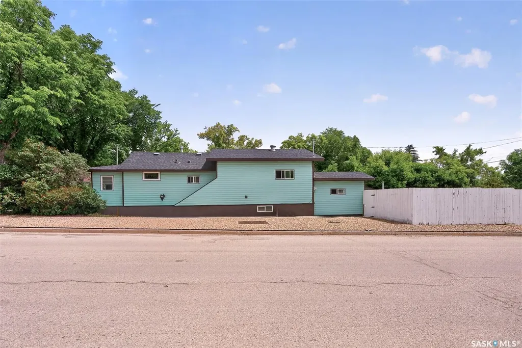 965 Stadacona Street W Moose Jaw SK S6H 2A9