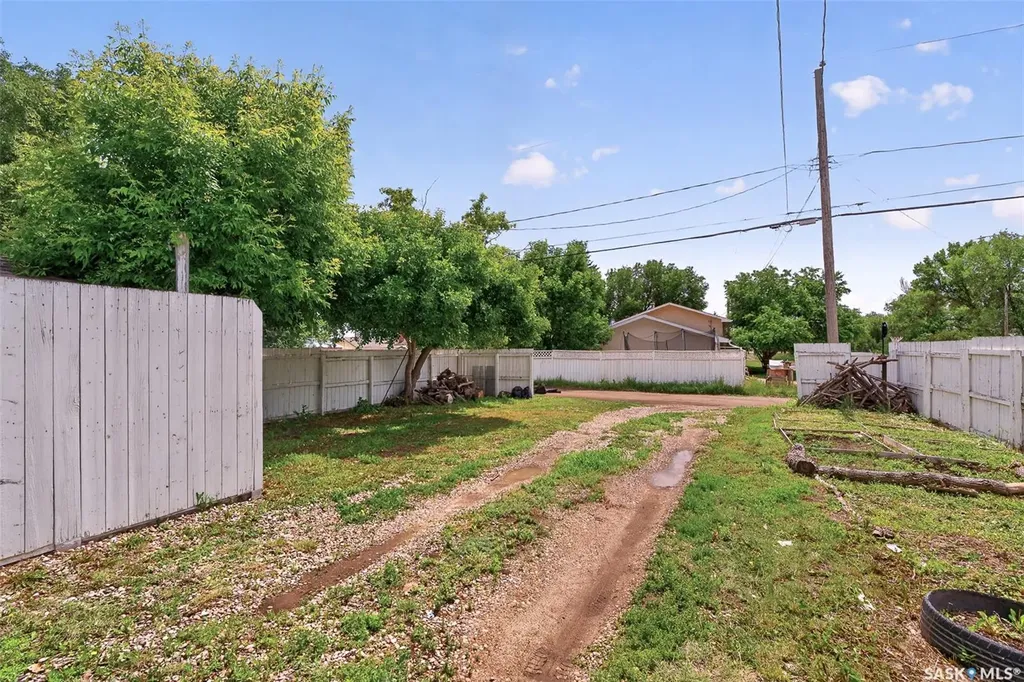 965 Stadacona Street W Moose Jaw SK S6H 2A9