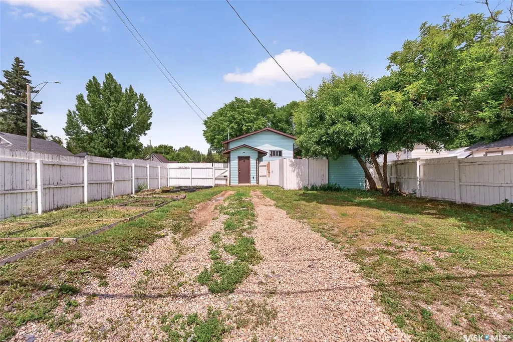 965 Stadacona Street W Moose Jaw SK S6H 2A9
