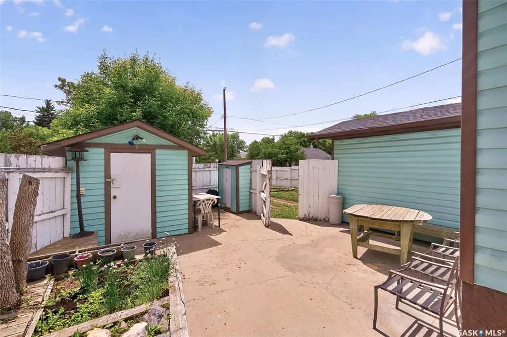 965 Stadacona Street W Moose Jaw SK S6H 2A9