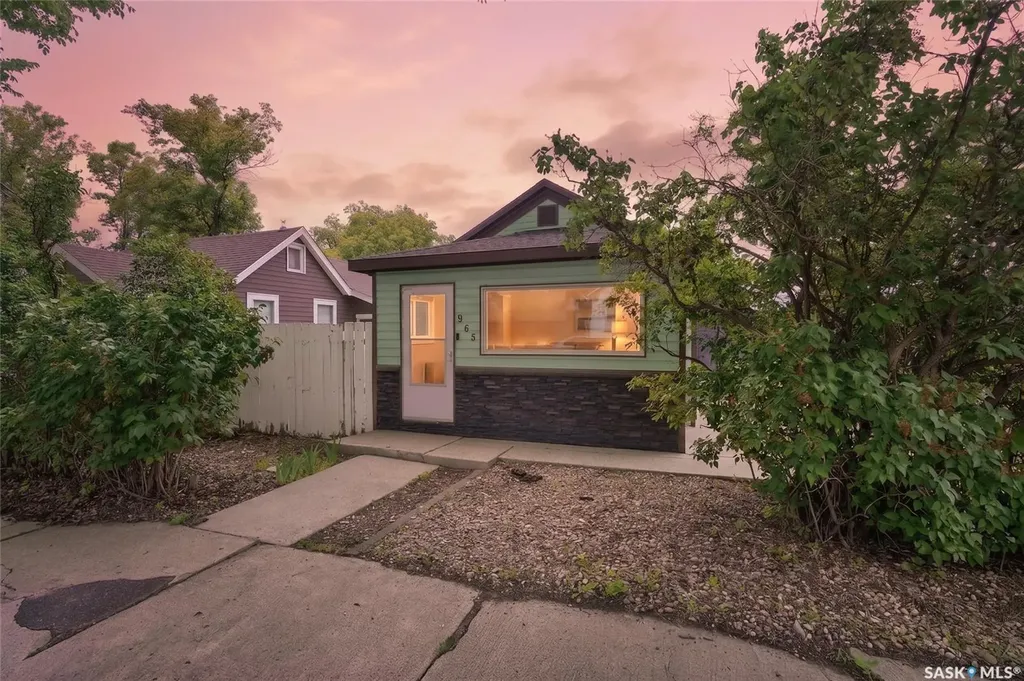 965 Stadacona Street W Moose Jaw SK S6H 2A9