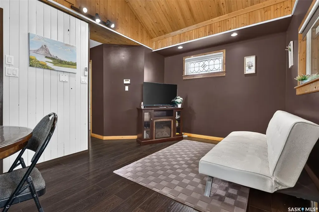 965 Stadacona Street W Moose Jaw SK S6H 2A9
