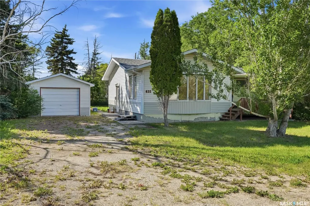 635 Gardiner Street Holdfast SK S0G 2H0