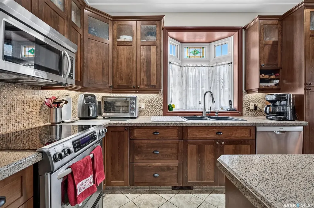 155 Hochelaga Street E Moose Jaw SK S6H 0N8