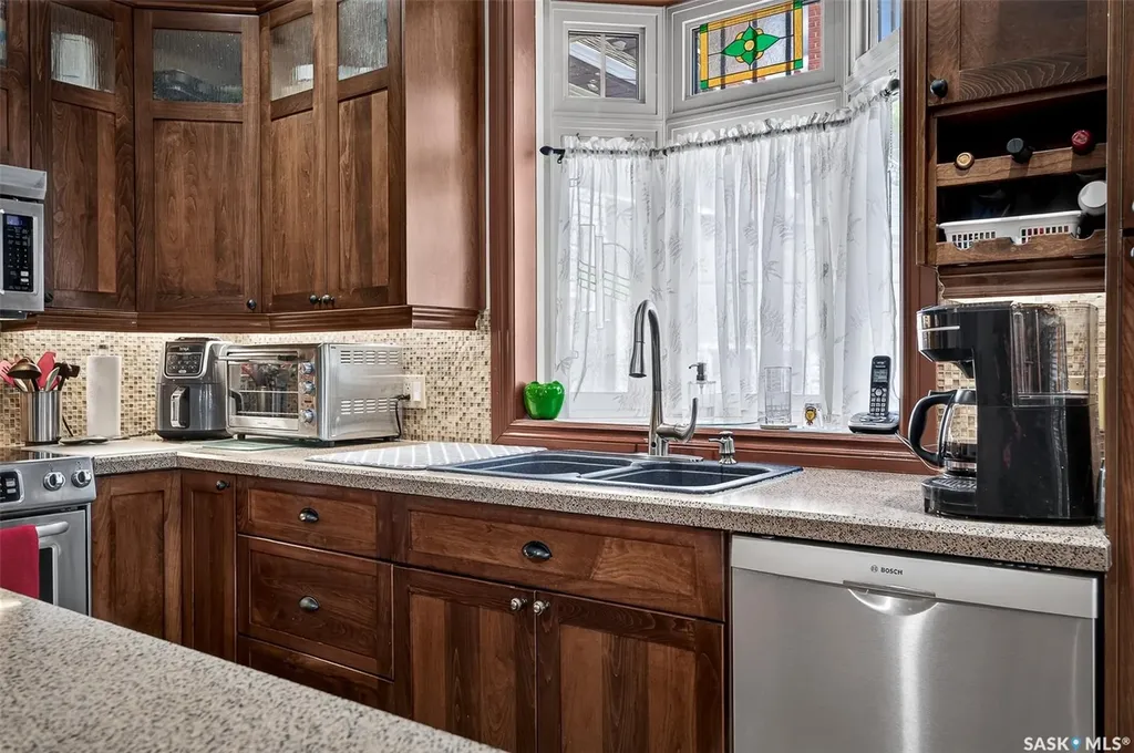 155 Hochelaga Street E Moose Jaw SK S6H 0N8
