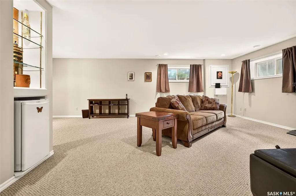 155 Hochelaga Street E Moose Jaw SK S6H 0N8