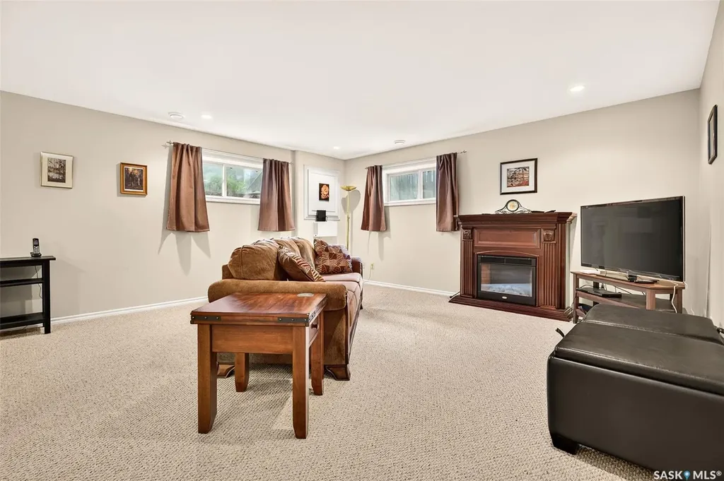 155 Hochelaga Street E Moose Jaw SK S6H 0N8