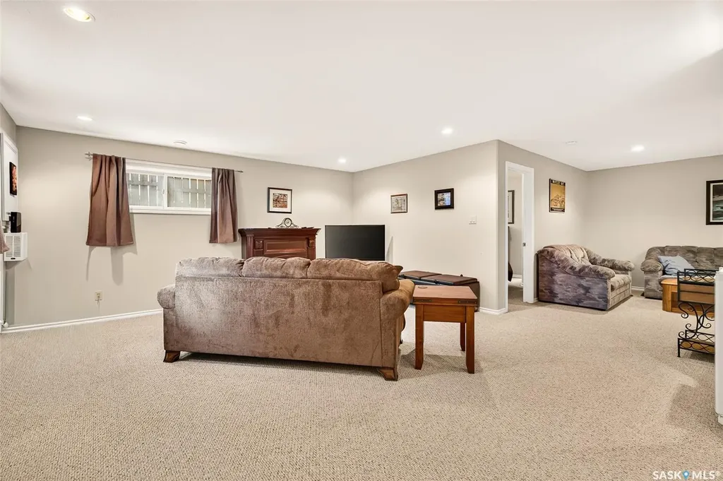 155 Hochelaga Street E Moose Jaw SK S6H 0N8