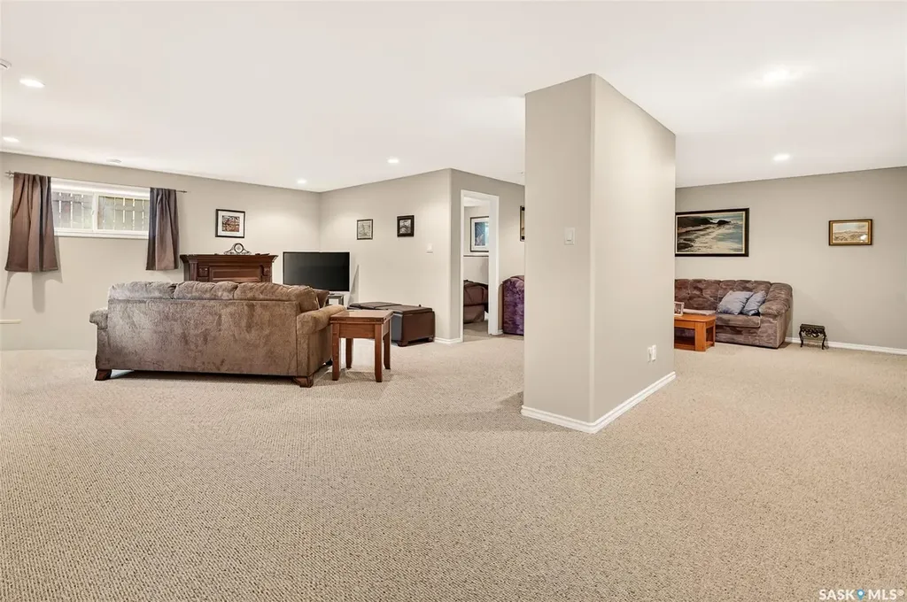 155 Hochelaga Street E Moose Jaw SK S6H 0N8