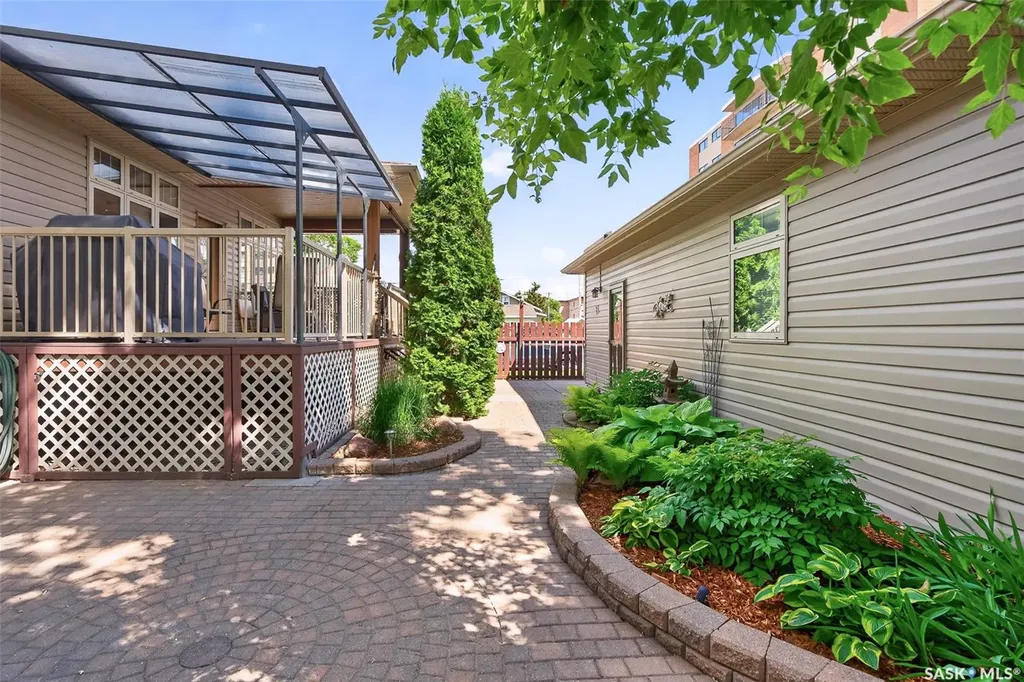 155 Hochelaga Street E Moose Jaw SK S6H 0N8