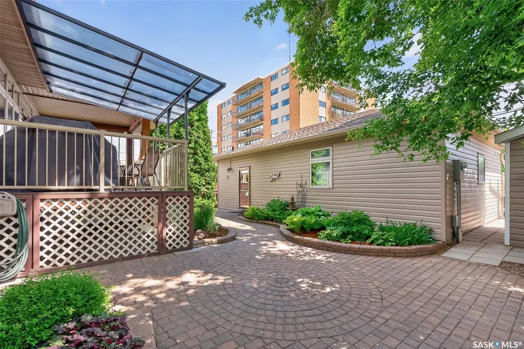 155 Hochelaga Street E Moose Jaw SK S6H 0N8