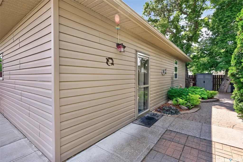 155 Hochelaga Street E Moose Jaw SK S6H 0N8