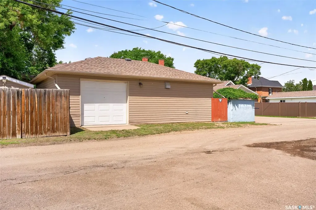 155 Hochelaga Street E Moose Jaw SK S6H 0N8