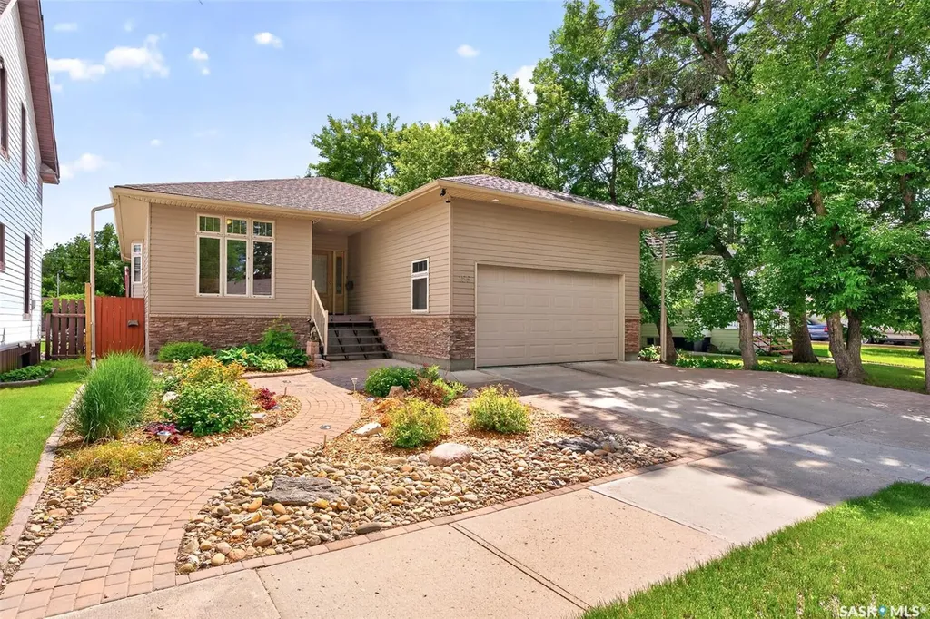 155 Hochelaga Street E Moose Jaw SK S6H 0N8