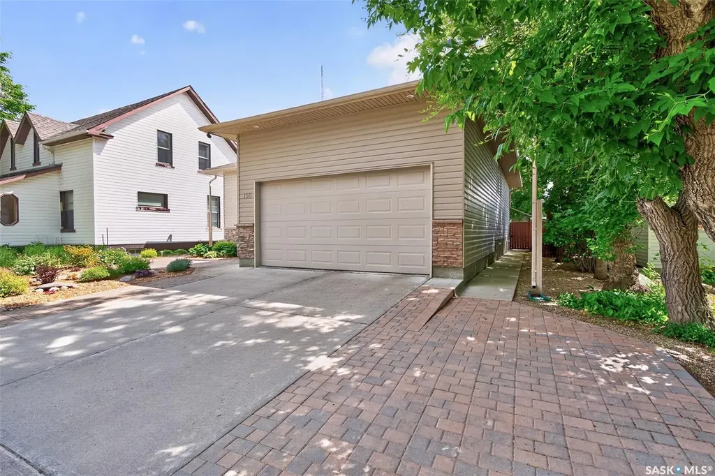 155 Hochelaga Street E Moose Jaw SK S6H 0N8