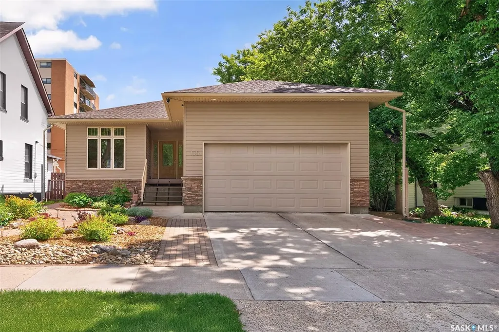 155 Hochelaga Street E Moose Jaw SK S6H 0N8