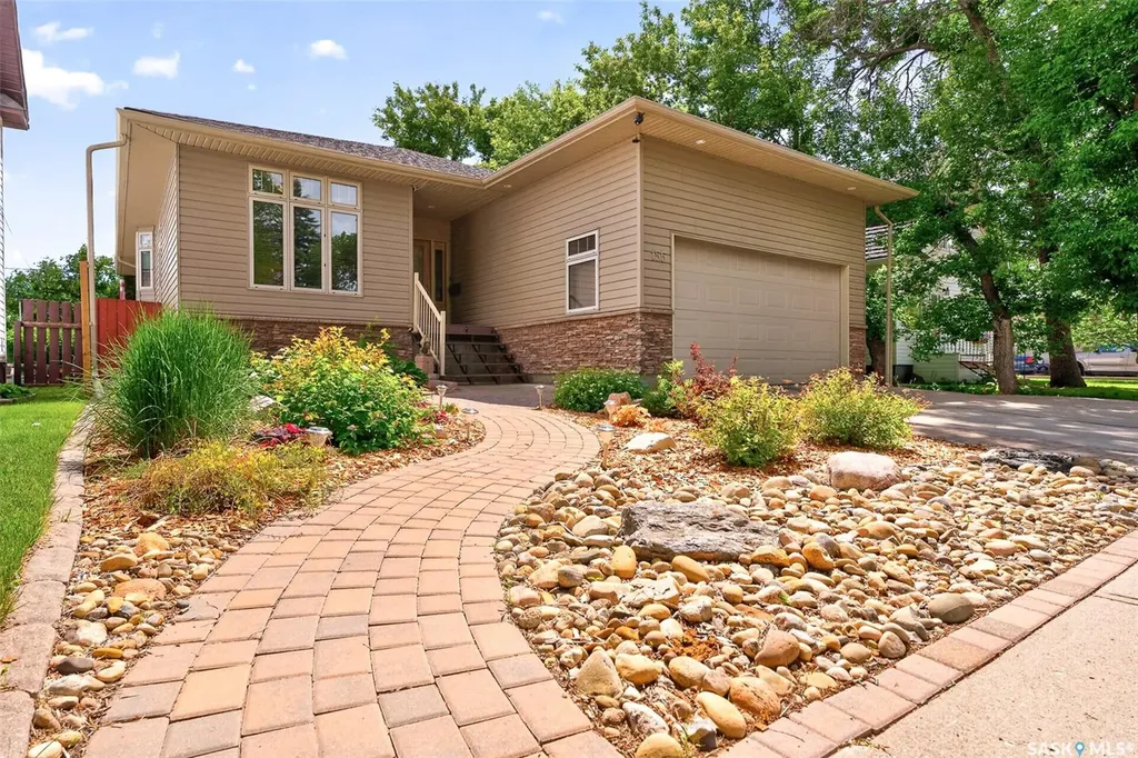 155 Hochelaga Street E Moose Jaw SK S6H 0N8