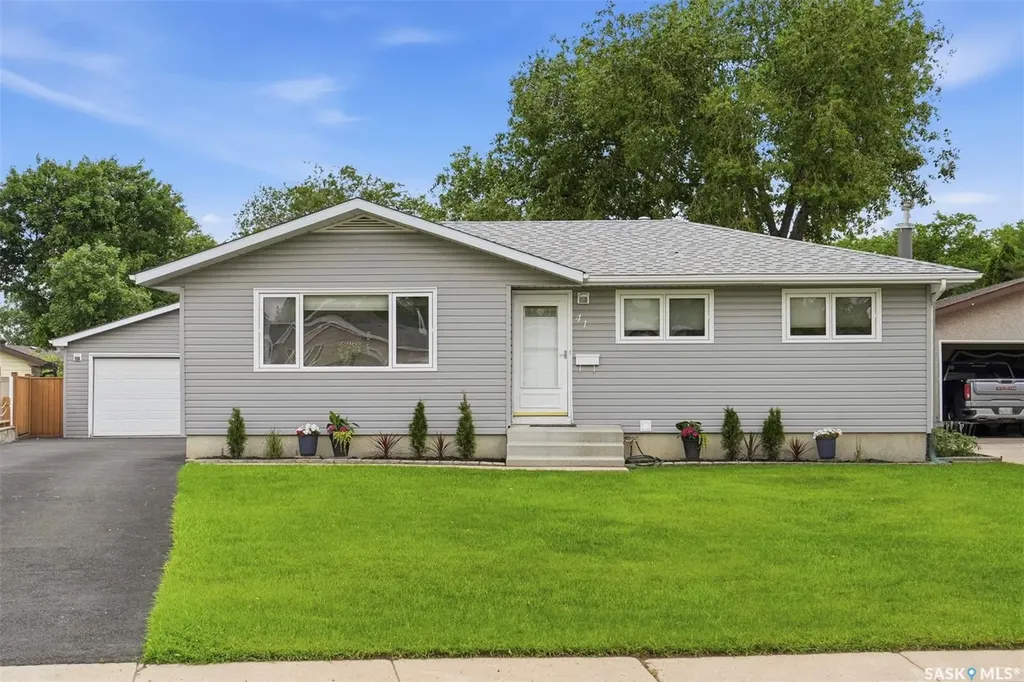 41 Klaehn Crescent Saskatoon SK S7L 4G4