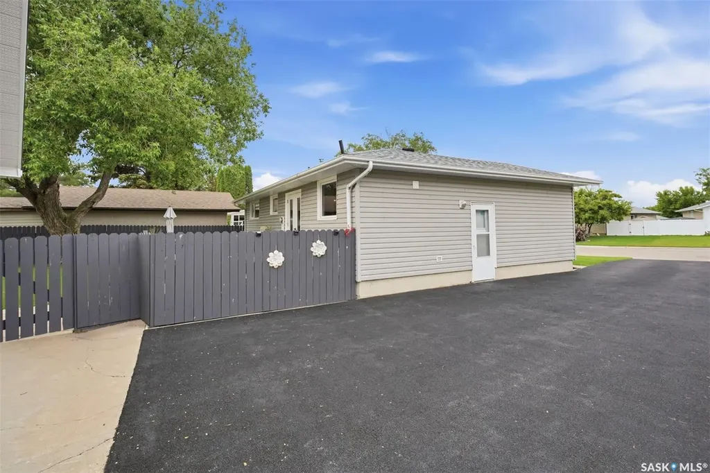 41 Klaehn Crescent Saskatoon SK S7L 4G4