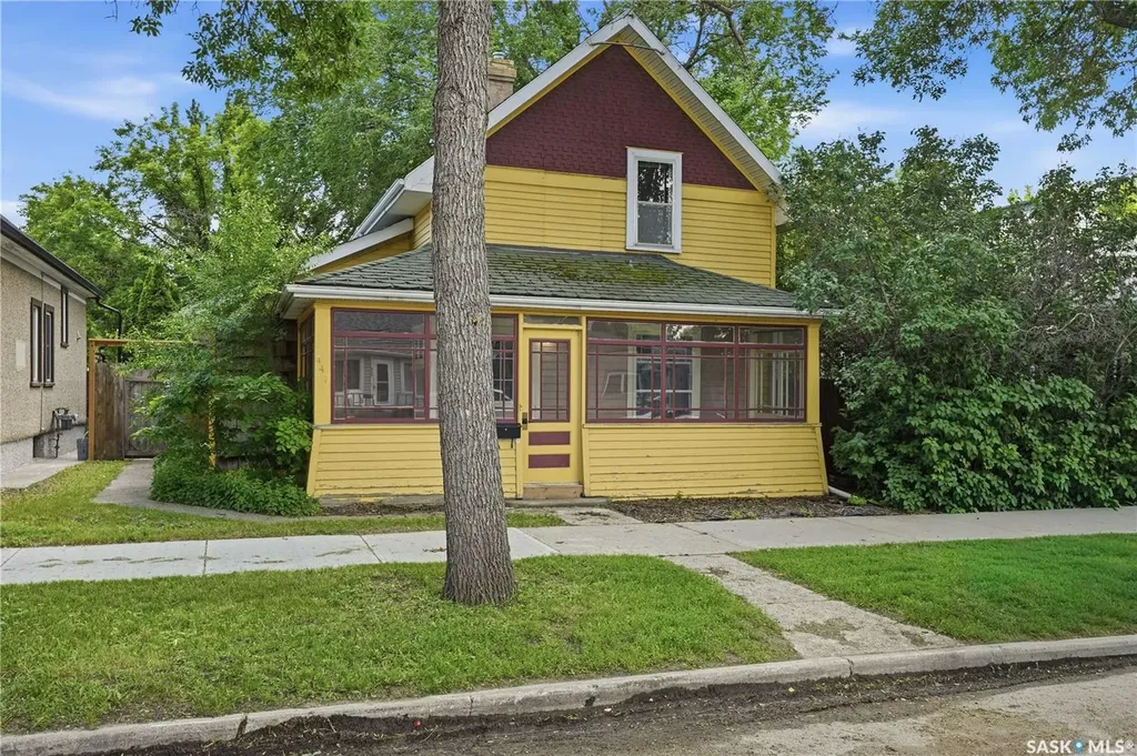 447 Duffield Street W Moose Jaw SK S6H 5H7