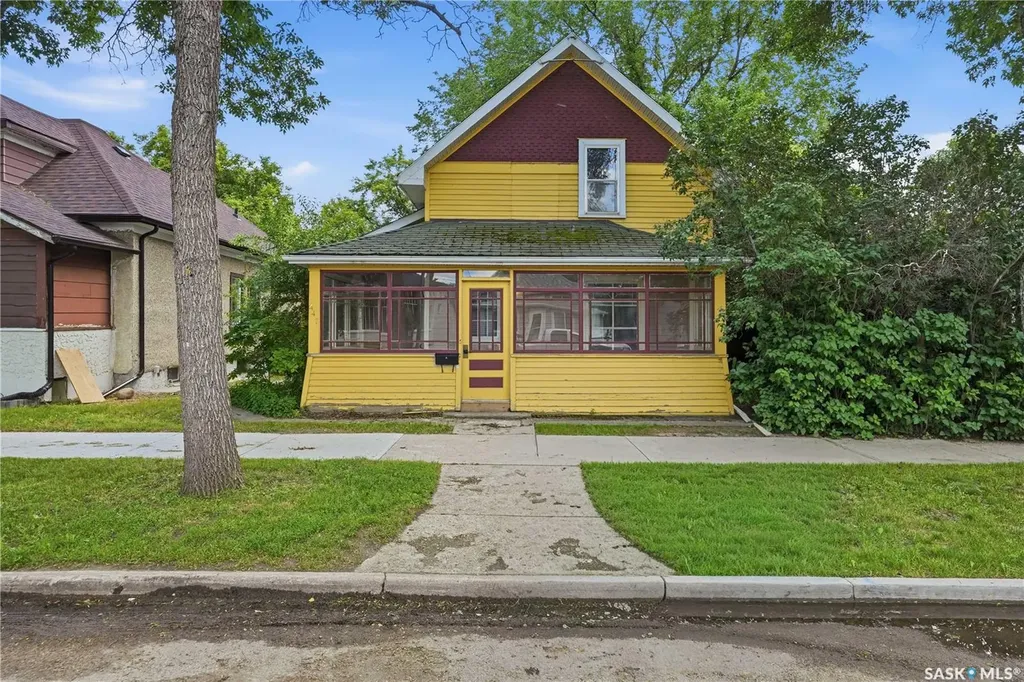 447 Duffield Street W Moose Jaw SK S6H 5H7